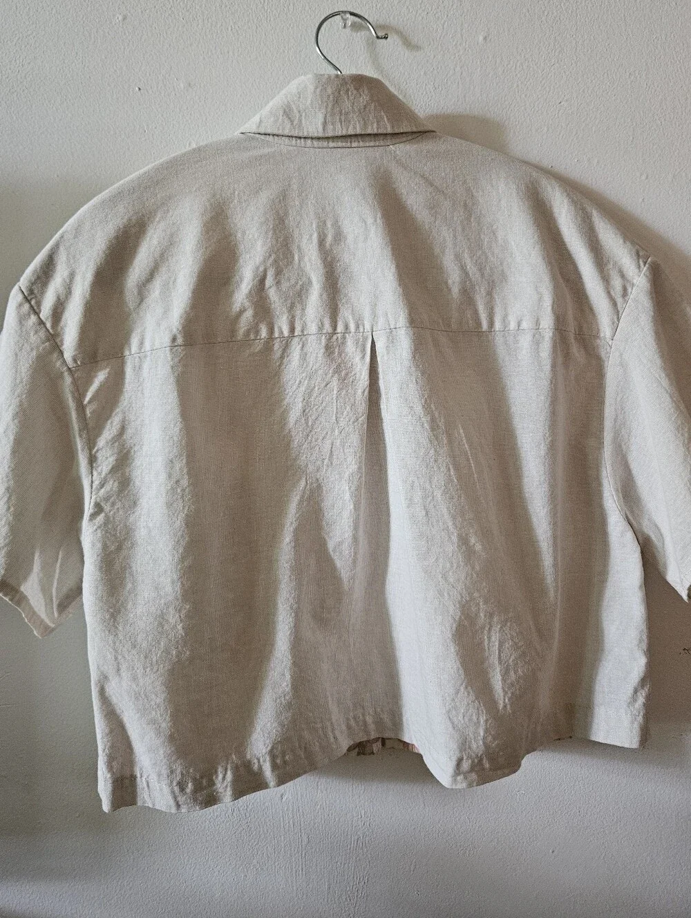 Cropped Floral Button-Up Shirt in Soft Pink & Cream - Picture 2 of 5
